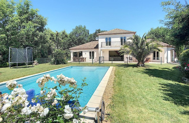 Luxury modern villa with pool, 3 bedrooms and 2 bathrooms