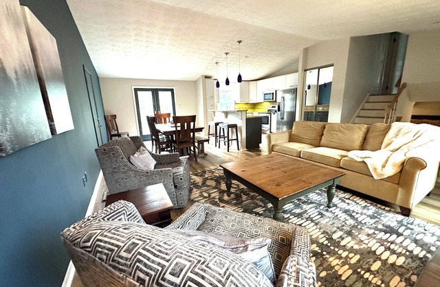 Luxury Modern Herndon Retreat w/Hot Tub – Minutes from Dulles & Reston.