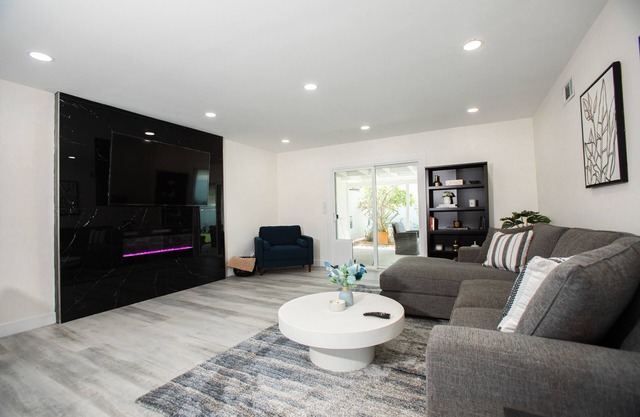 Luxury Modern 4 BR-Home in Huntington Beach