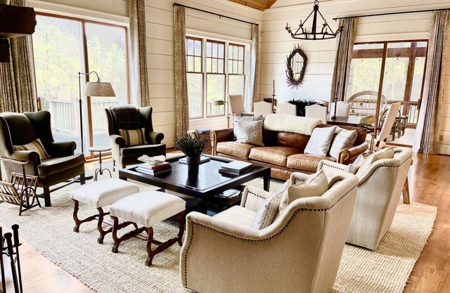 Luxury Mountain Home with wonderful view of Whiteside mountain and hot tub !