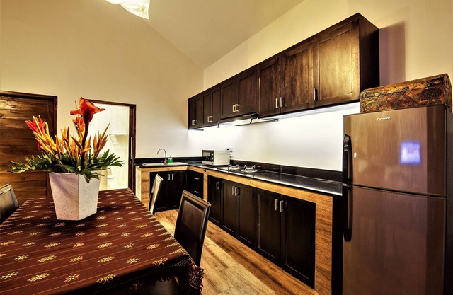 Luxury Nomad studio❤7" BEACH❤20MBps WIFI❤Parking❤Daily HK