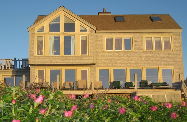 Luxury Oceanfront 6BR - 4 King, 4.5 BA, Elevator, 3 Decks & Hot Tub