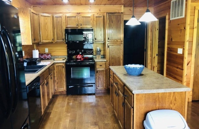 Luxury of Lenz! 5 minutes from I-40!