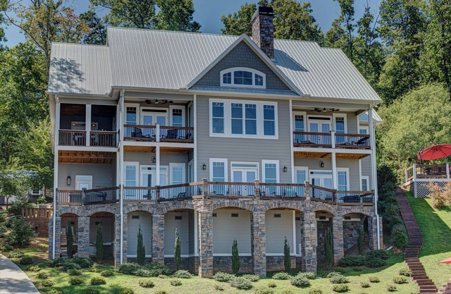 Luxury on Lake Nottely near Blairsville, Unmatched lake and mountain views.