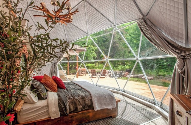 Luxury on the Edge of Traverse City - 4