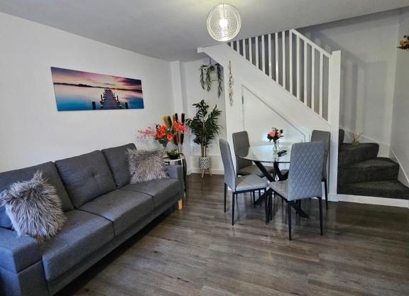 Luxury one bedroom maisonette with extra connected bedroom in Stevenage centre