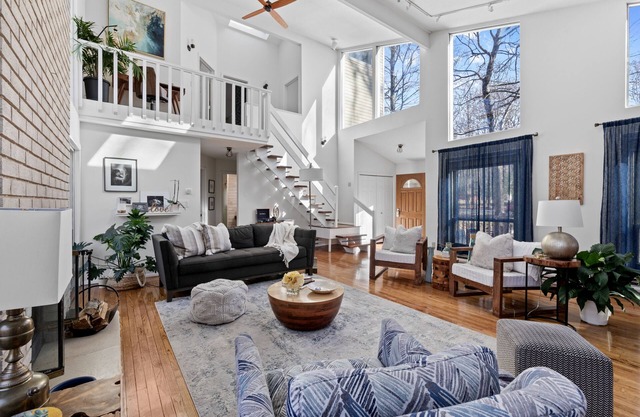 Luxury Open-Concept Retreat. Hot Tub. GameRoom. Hiking. Lake. Pool. Pet-Friendly