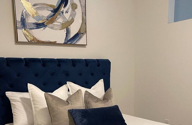 Luxury Pet Friendly Studio w/ Pool & Gym - Sleeps 3