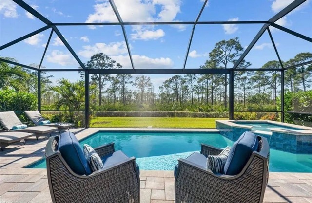 Luxury Pool & Hot Tub House in S Ft Myers near RSW, attractions, shops, beaches.