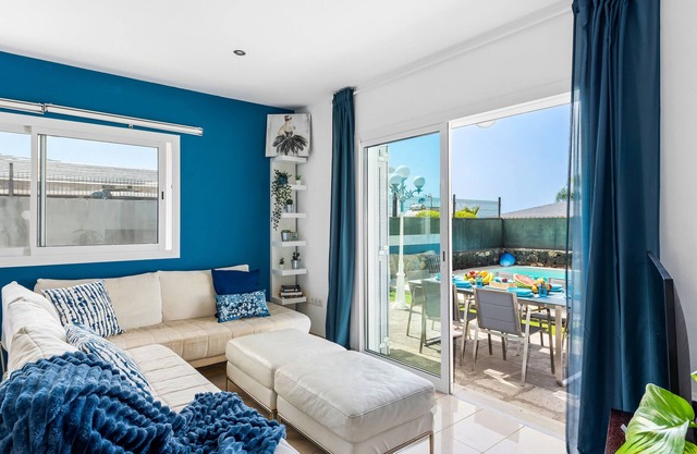 Luxury Puerto de la Cruz, HEATED POOL, WIFI,Teide Views, BBQ