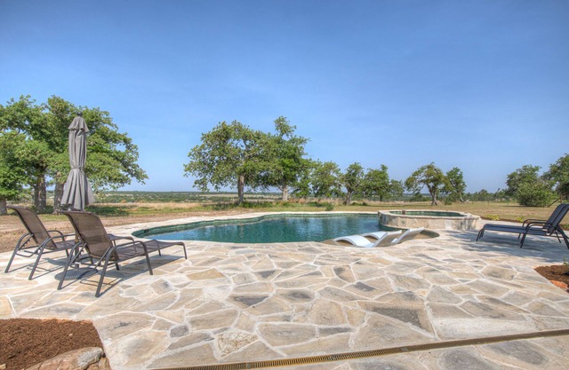 Luxury Ranch W/pool-hot Tub-near Fred!