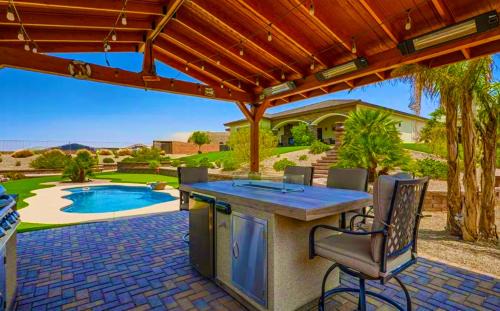 Luxury Resort 1 ACRE City Views, mountains Golf course Pool