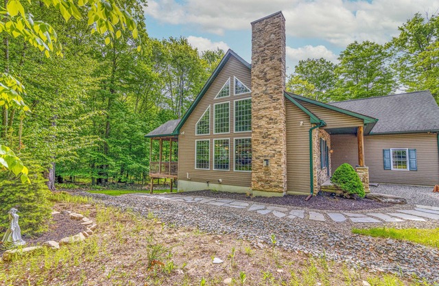 Luxury Retreat 5 Star Location Hot Tub, Waterparks, Casino, Kayak, Ski Resorts