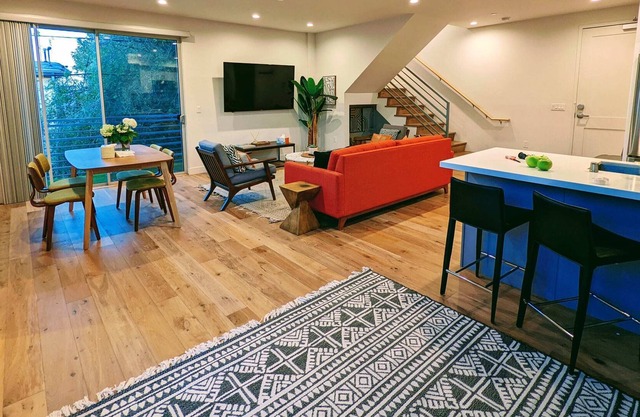 Luxury Retreat Multi-Level 2BR Private Roof