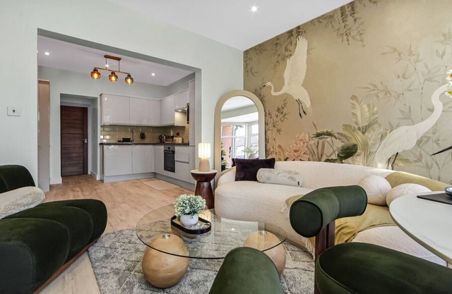 Luxury Retreat sleep 8 Flat, 12 mins from wembley