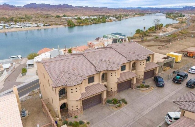 Luxury River Villa, Game Room & Boat Garage