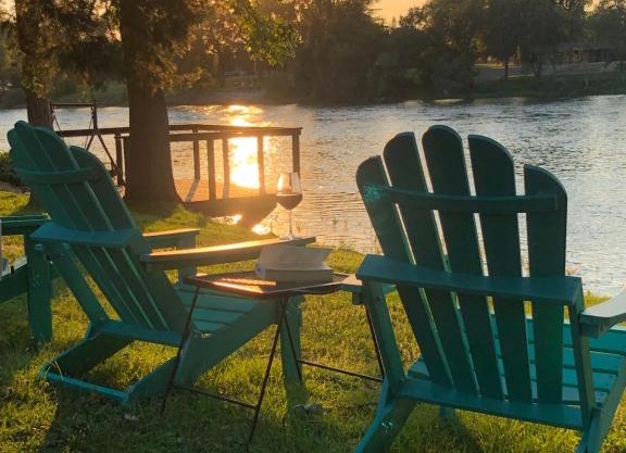 Luxury Riverside Estate - 3BR Home or 1BR Cottage or BOTH - Sleeps 14 - Swim, fish, relax, refresh