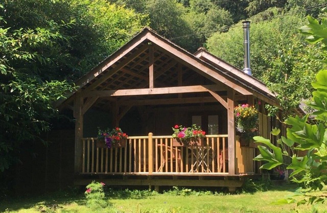 Luxury riverside lodge with covered terrace