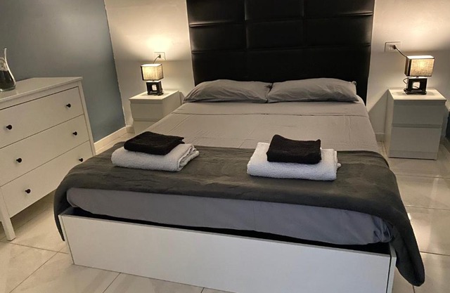 LUXURY ROOMS IN APARTMENT SHARED A LOS CRISTIANOS PLAYA AIRE CONDITIONER Habitaciones privada STANZA