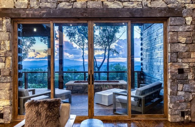 Luxury Rustic Cabin/Views/Hot Tub/Firepit