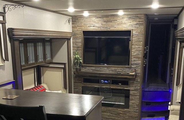 Luxury RV on working horse ranch