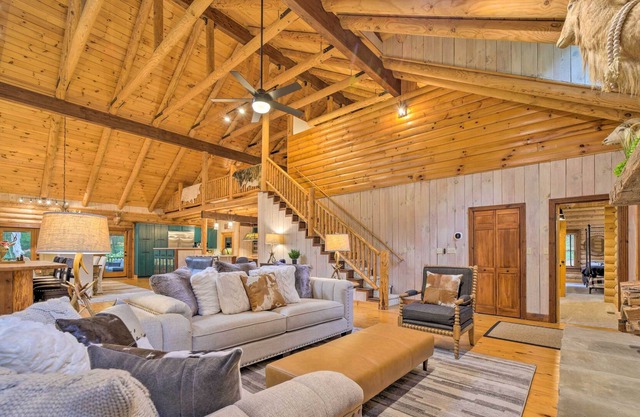 Luxury Sapphire Getaway w/ Deck + Game Room!