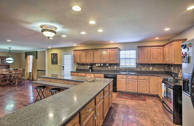 Luxury Scottsville Retreat on 10 Acres!