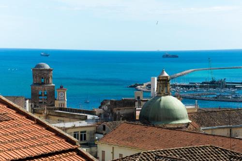 Luxury Seaview Apartment with Parking in Salerno City Center - Maison Dorotea