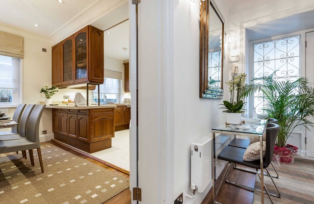 Luxury Spacious Beautiful Town House In The Heart Of London