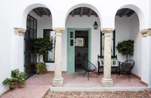 Luxury studio near Mosque Cathedral with wonderful courtyard in a