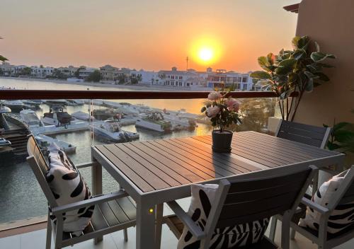 Luxury Studio Walk to West Beach