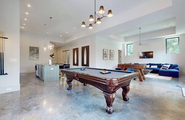 Luxury Tim’s Ford Lake front -boat available pls inquire- 3 suites