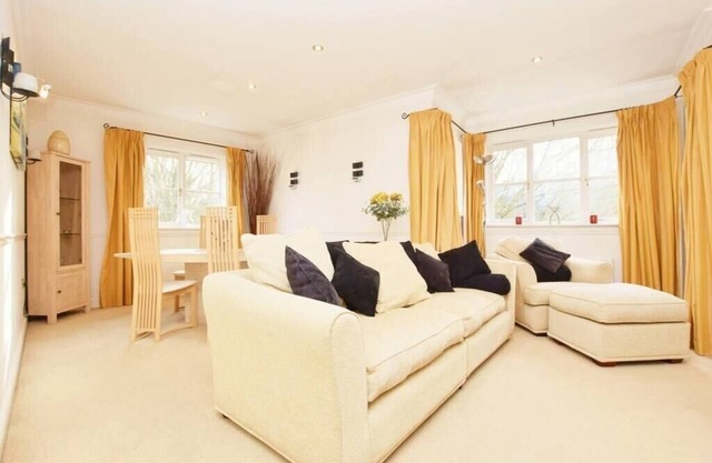 Luxury top floor 2BD Apartment Apsley