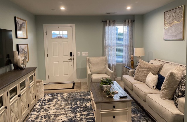 Luxury townhome w/Private guest floor