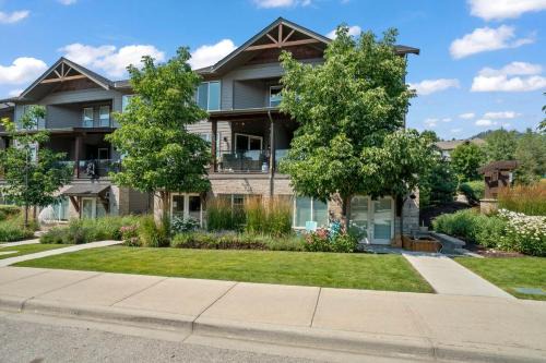 Luxury townhome in lake country