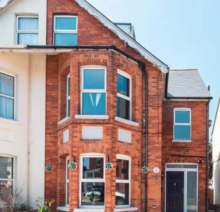 Luxury Townhouse - 6 bed - Hot tub - Games room