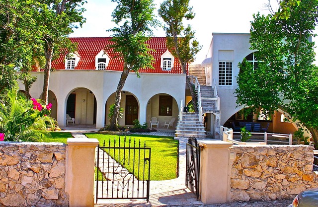 Luxury Tulum Chic Villa, Steps to Beach & 5th Ave - Private Pool - sleeps 12