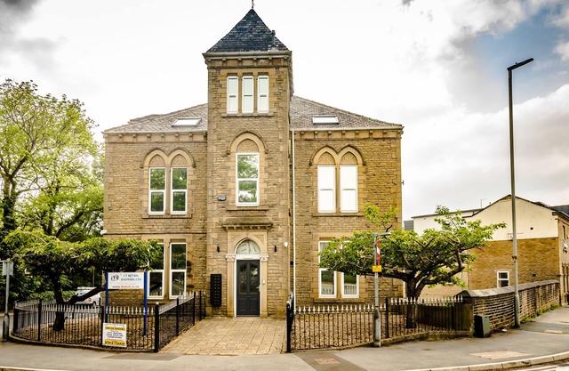 Luxury Two Bedroom Apartment with Private bathroom