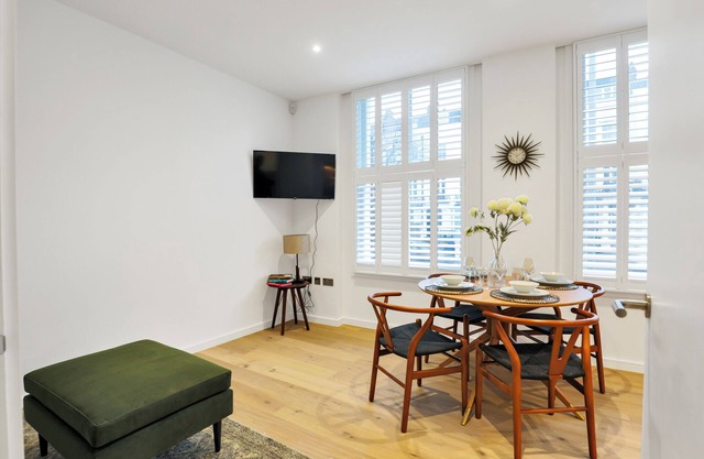 Luxury two bedrooms and two bathrooms in Kensington