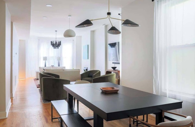 Luxury Two-Level Townhouse | Patio | Lincoln Park