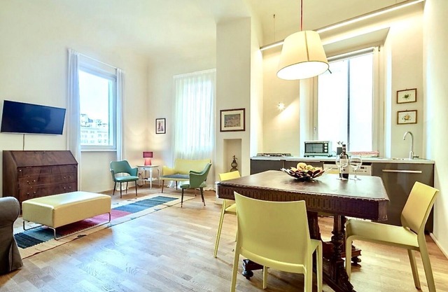 LUXURY UFFIZI - Three Bedroom Apartment, Sleeps 12