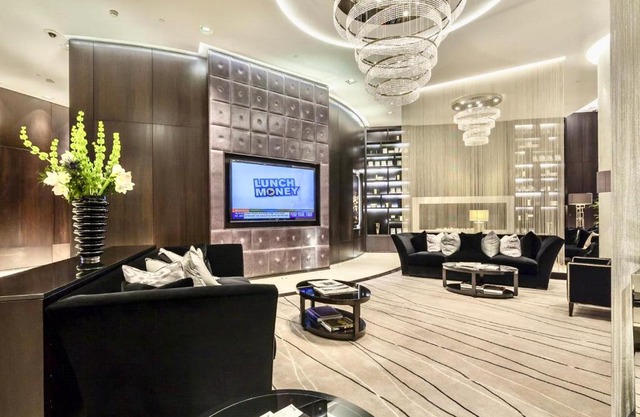 LUXURY US EMBASSY riverside + cold AC!