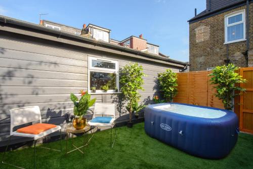 Luxury Versace 2 Bed Hot Tub Pool Table Sky Tv