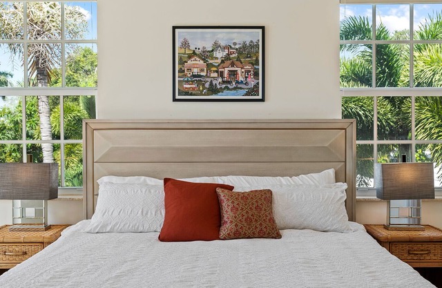 Luxury Villa walk to the beach