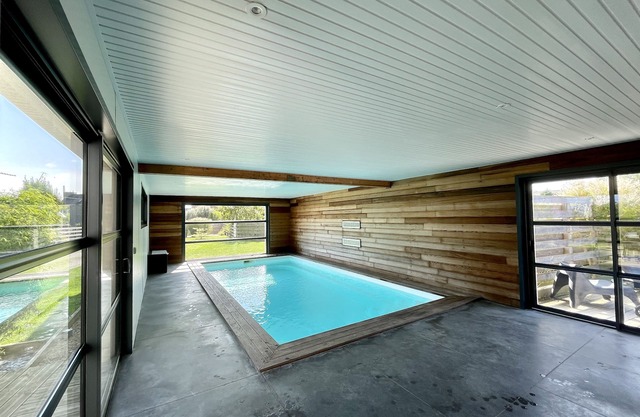 Luxury villa 220 m2, Beach and GR 5min walk, indoor pool