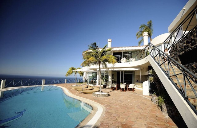 Luxury Villa Bahía with Infinity Pool, Panorama View, Sauna & Fitness Area