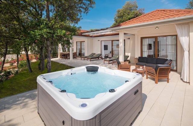 Luxury Villa Bay Porto Bus by Villas Guide