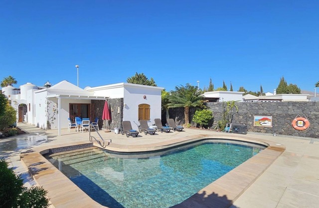 Luxury villa near beach (2 bedr., 2 bathr.) with nature-inspired private pool