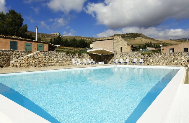 Luxury villa for large groups in beautiful Sicilian countryside