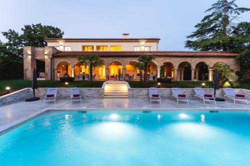 Luxury Villa Lionea in Poreč for 10 people with sea view & private pool